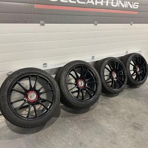 OZ-Racing Ultraleggera HLT CL + 2 pneus arrière SECOND CHANCE 2x 20x9 ET55 / 2x 20x12 ET47 Centre Lock Flat Black