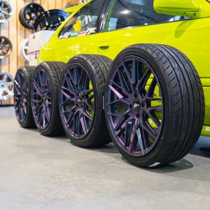 JR-Wheels JR28 DEUXIÈME CHANCE Jantes avec pneus 18 Pouces 7.5J ET40 4x100 Bleu brillant Caméléon violet